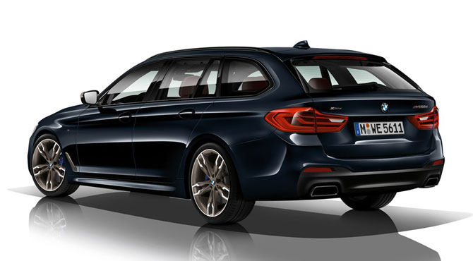 BMW M550 xDrive pozadi