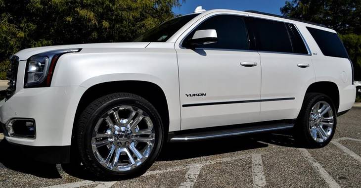 Beli Yukon automobil General Motors kompanije