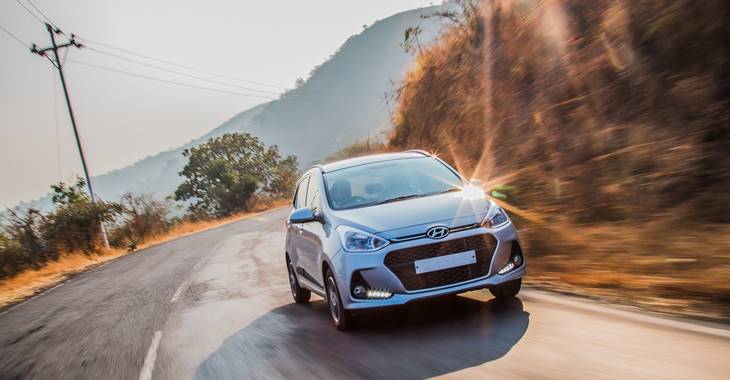 automobil hyundai na putu