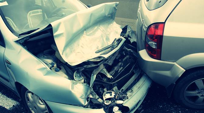 Sudar automobila sivi auto dokaz