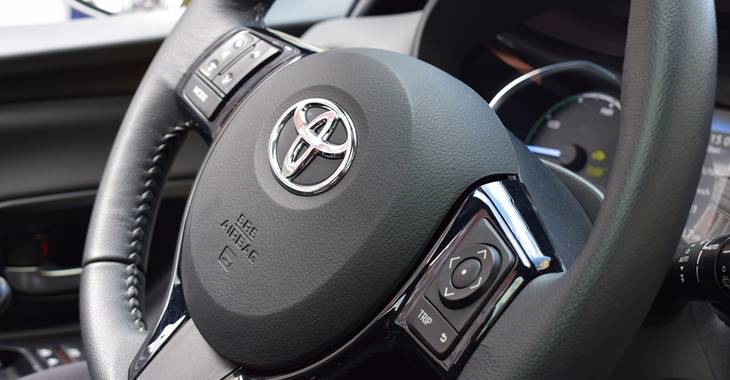 Logo na volanu Toyota automobila
