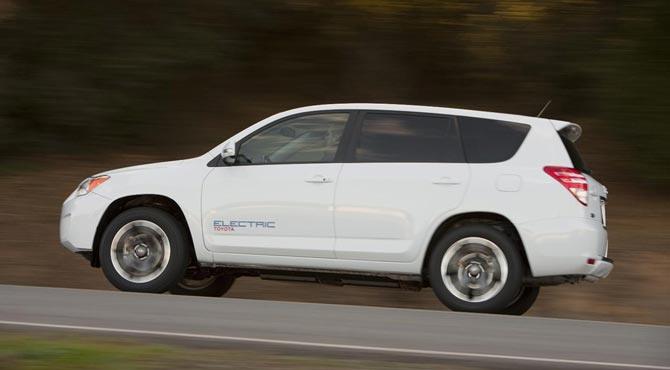 toyota rav4 ev tojota i tesla