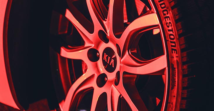 Metalna felna na kia automobilu