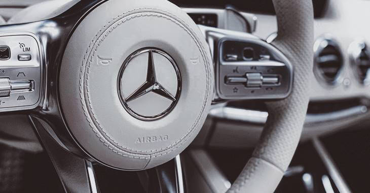 sivi volan automobila Mercedes