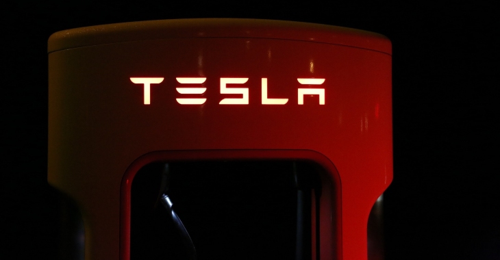 Logo automobila Tesla
