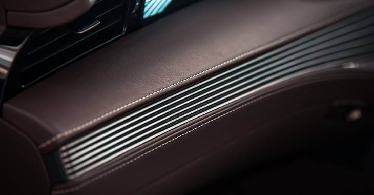 prikaz enterijera automobila Lexus