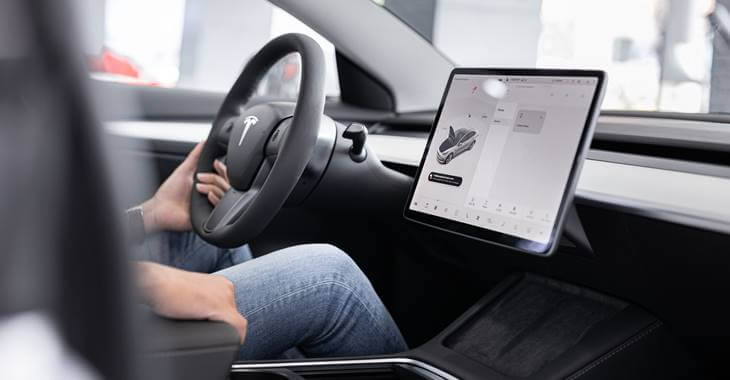 Fotografija unutrašnjosti tesla automobila